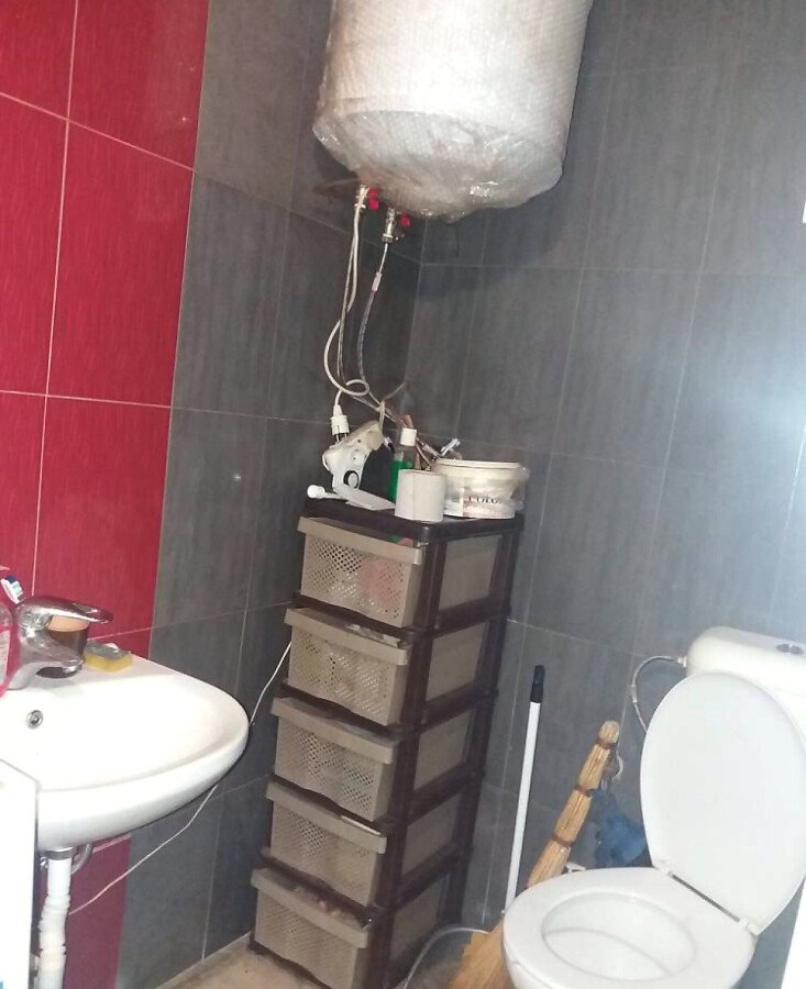 Продава: Просторна къща с голям двор в с. Дюлево.