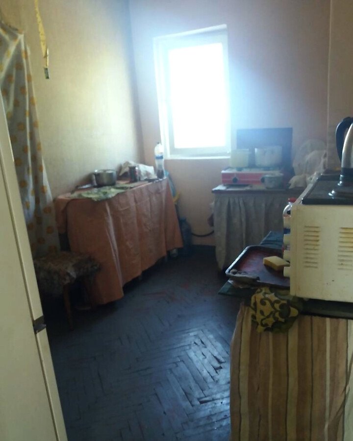 Продава: Просторна къща с голям двор в с. Дюлево.